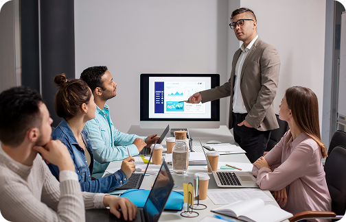 Equipe colaborando em uma reunião de trabalho
